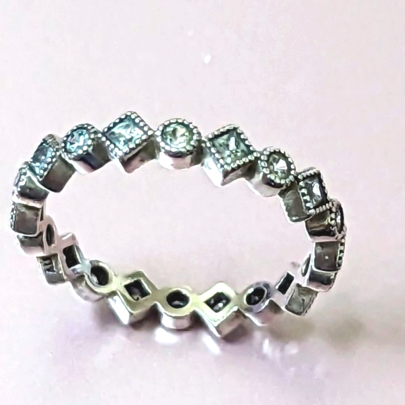 Pandora Alluring Brilliant Princess Ring - Picture 8 of 16